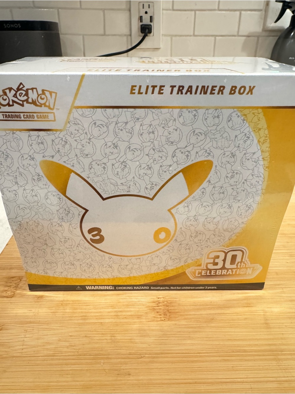 Elite Trainer Box  Pokemon- 30th Celebration (Yellow/White)